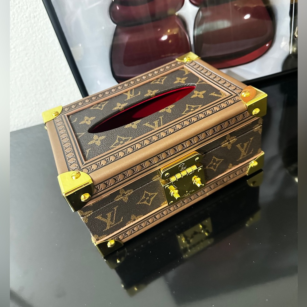 Brown Pattern Tissue Holder with Gold Accents for Coffee Table, Buffet Table - Picture 7 of 12